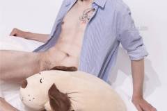 077